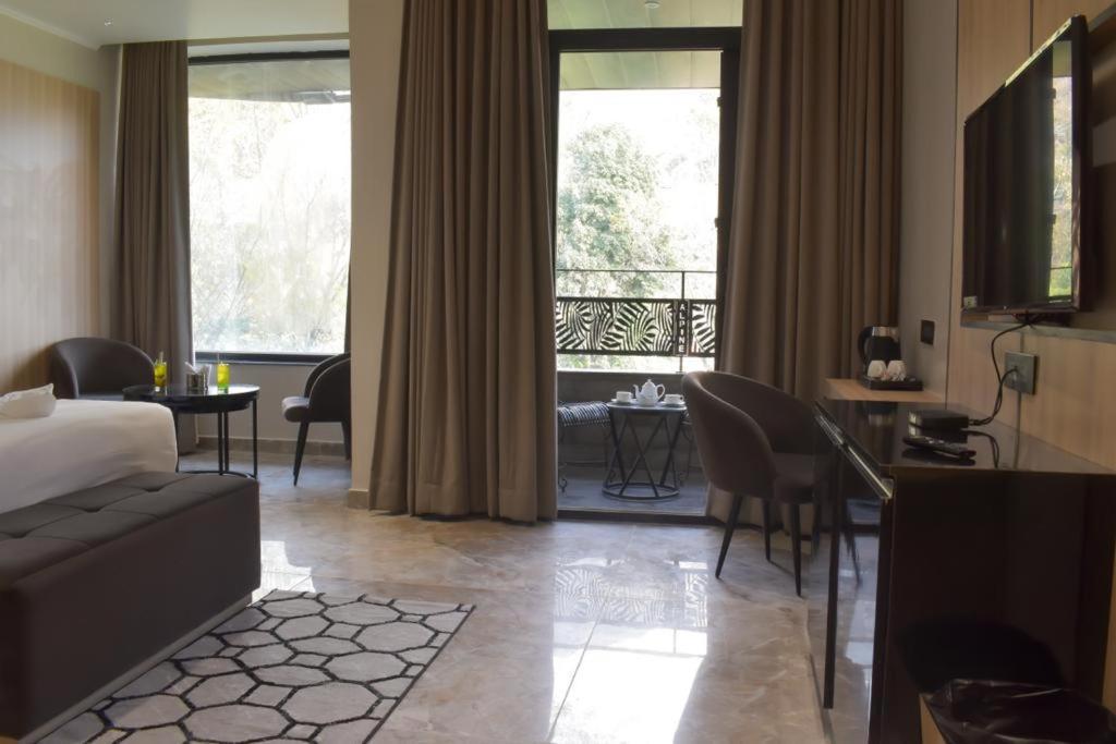 Alpine Hotel And Villas Dharamshala Exterior photo